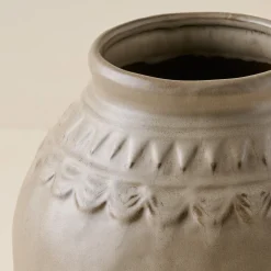 VND6562 Chaozhou Highland Crafts Company Ltd Evelyn Rustic Motif Vase