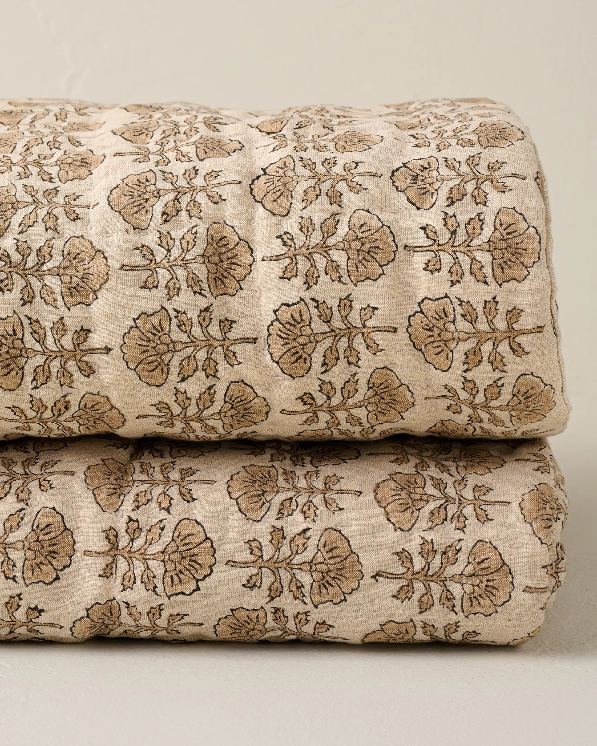 VND7018 Makerspalm, LLC Flora Block Print Quilt - Natural