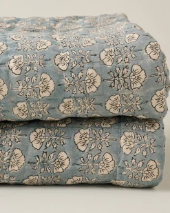 VND7018 Makerspalm, LLC Flora Block Print Quilt - Silver Blue