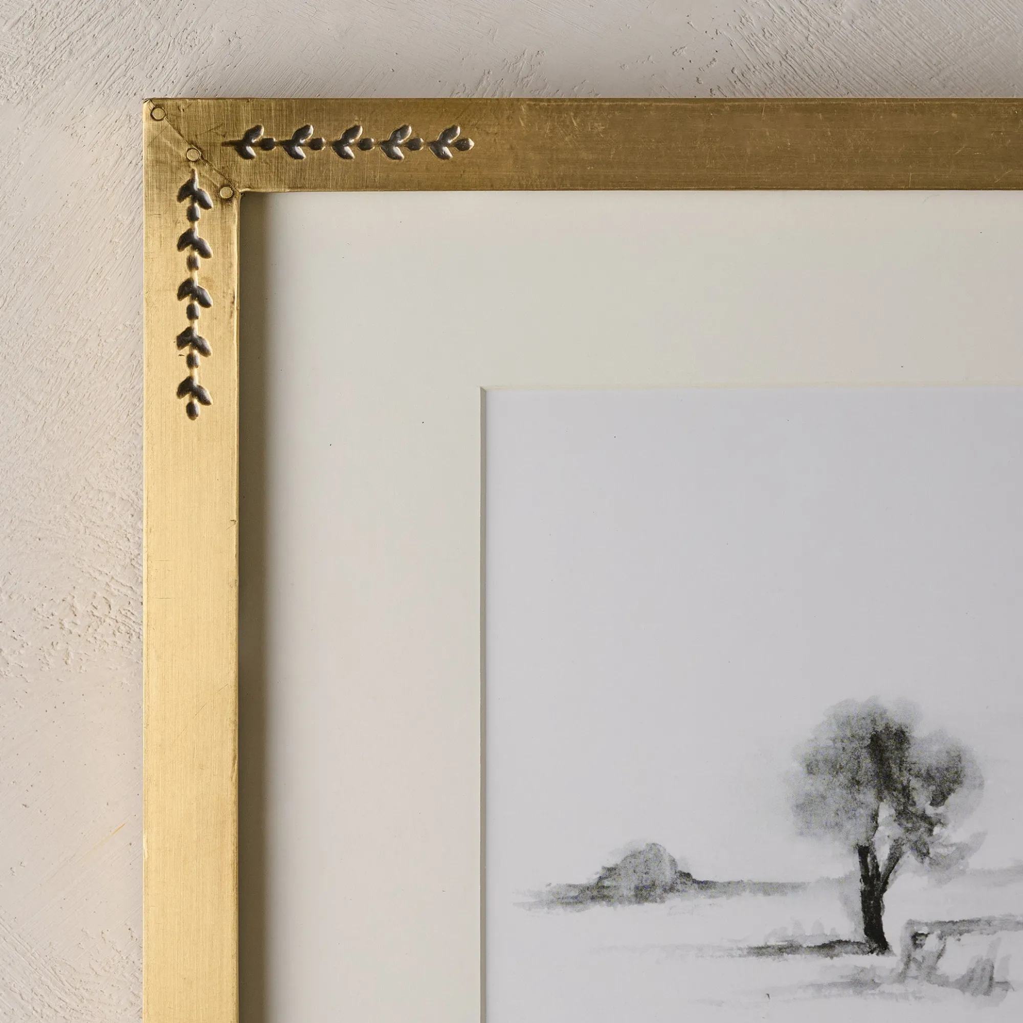 VND8122 R R INDUSTRIES Floral Antique Brass Picture Frame