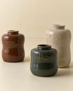 VND7018 Makerspalm, LLC Floral Glazed Debossed Bud Vase
