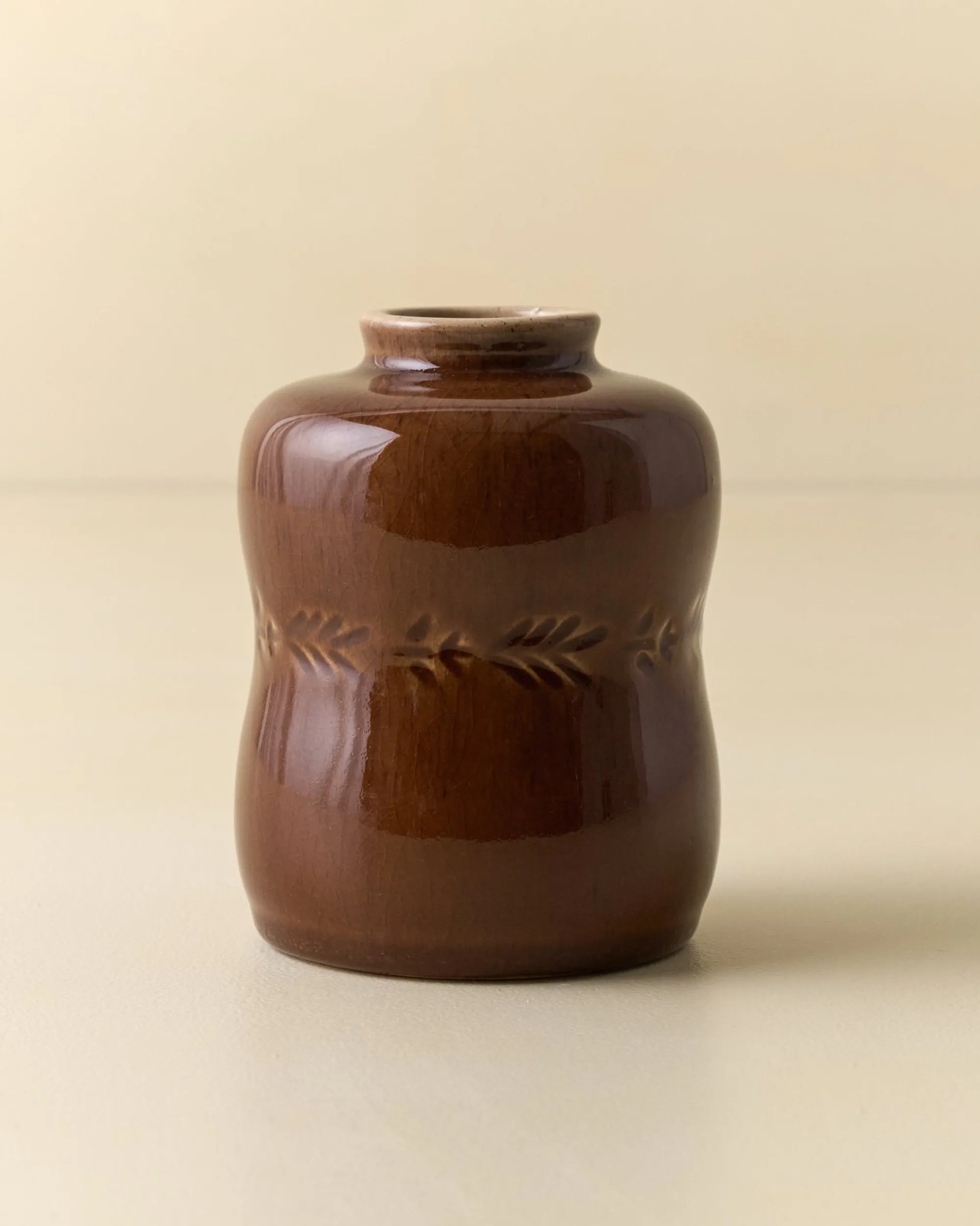 VND7018 Makerspalm, LLC Floral Glazed Debossed Bud Vase