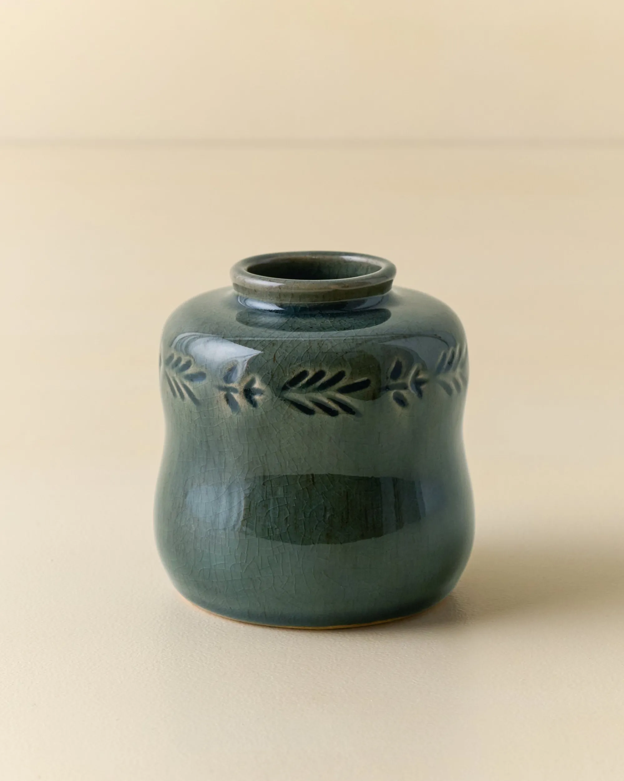 VND7018 Makerspalm, LLC Floral Glazed Debossed Bud Vase
