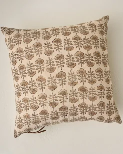 VND7018 Makerspalm, LLC Flora Natural Printed Pillow