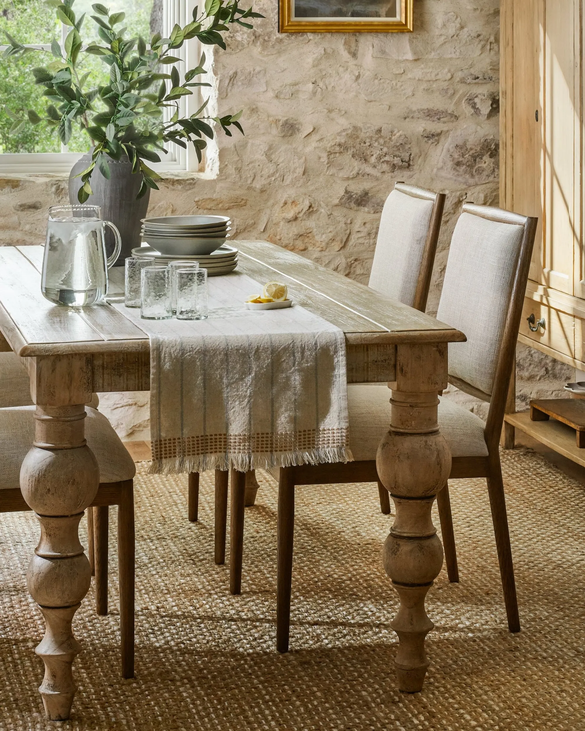VND2729 Classic Concepts Inc Florence Dining Table