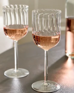 VND8124 Transparent Overseas Fluted Wine Glass