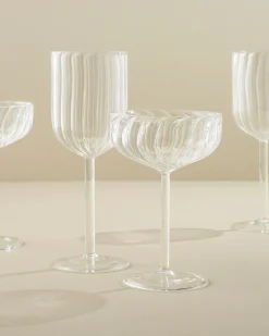 VND8124 Transparent Overseas Fluted Wine Glass