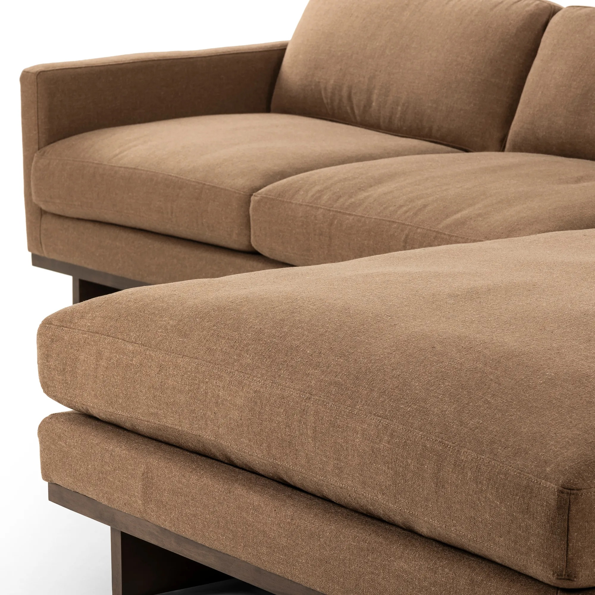 VND6200 Four Hands, LLC Ford 2 Pc Sectional