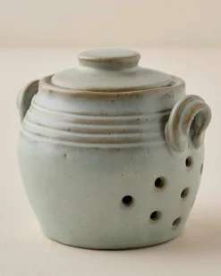 VND6562 Chaozhou Highland Crafts Company Ltd French Grey Garlic Keeper