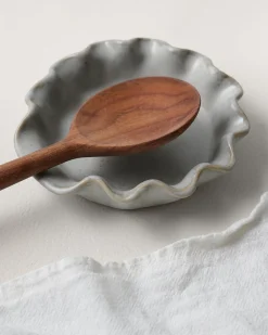 VND6562 Chaozhou Highland Crafts Company Ltd French Grey Ruffle Spoon Rest