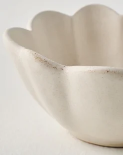 VND6562 Chaozhou Highland Crafts Company Ltd French White Scalloped Mini Bowl