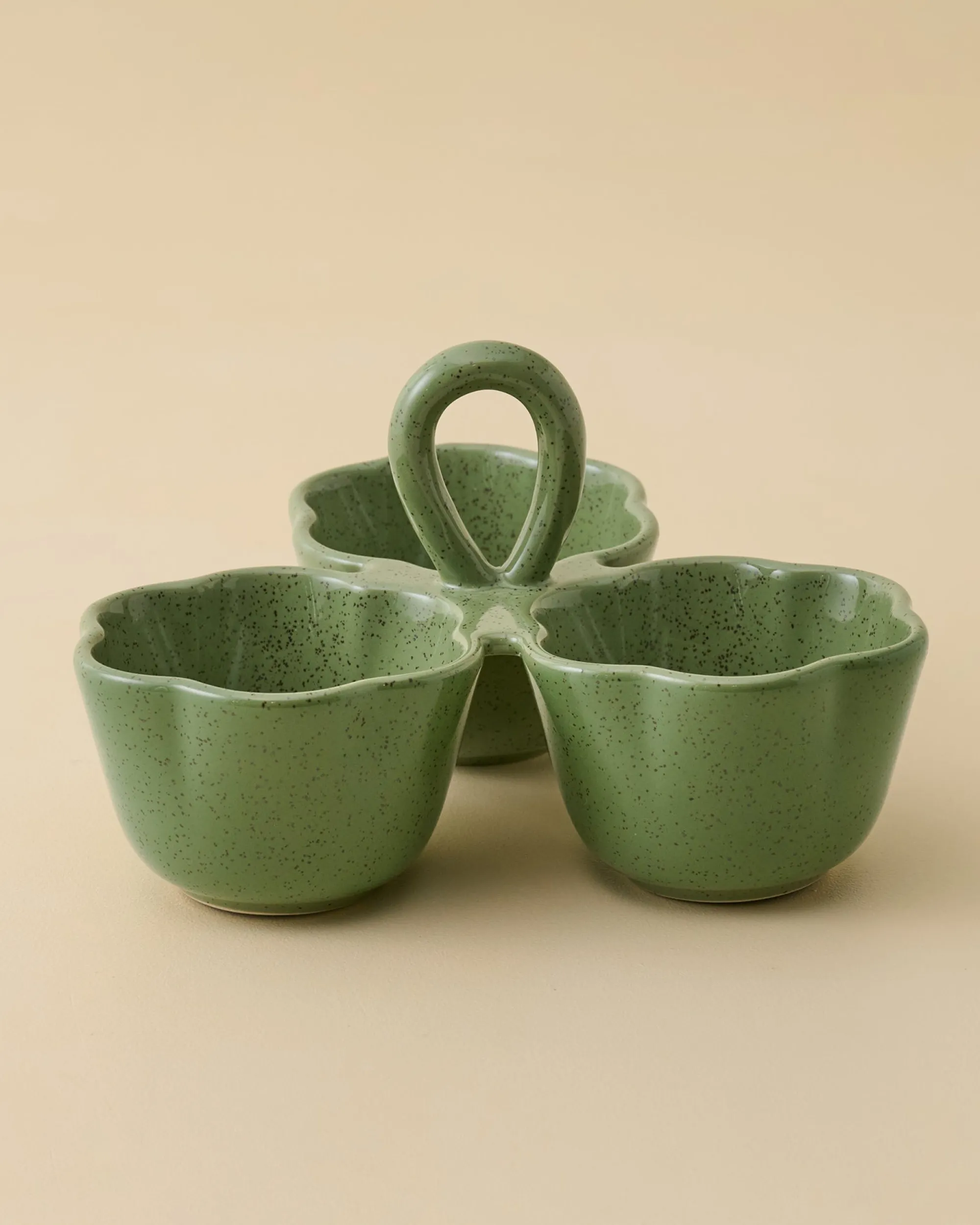 VND7817 FOXSTONE DEVELOPMENT CO.,LTD Green Scalloped Trio Snack Bowl