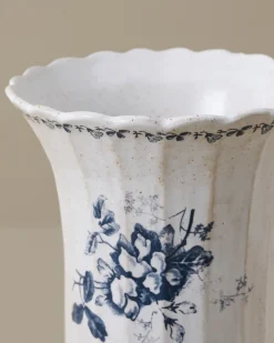 VND6562 Chaozhou Highland Crafts Company Ltd Heirloom Garden Navy Floral Footed Vase