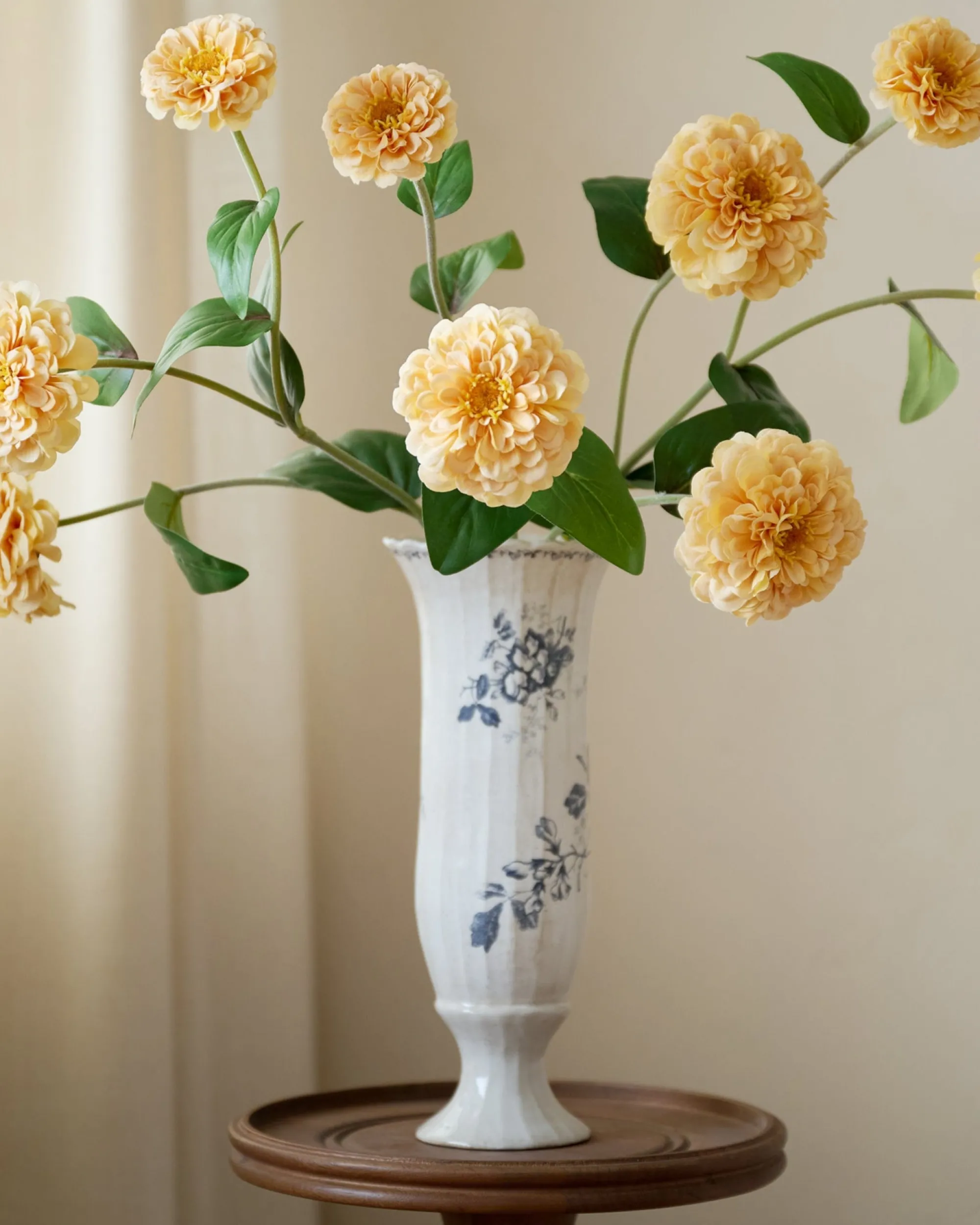 VND6562 Chaozhou Highland Crafts Company Ltd Heirloom Garden Navy Floral Footed Vase