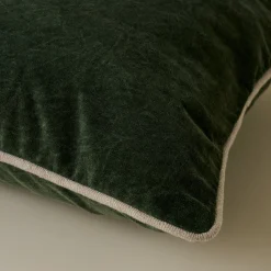 VND2729 Classic Concepts Inc Heirloom Velvet Lumbar Pillow