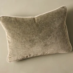 VND2729 Classic Concepts Inc Heirloom Velvet Lumbar Pillow