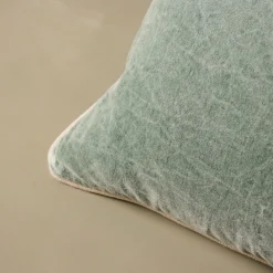 VND2729 Classic Concepts Inc Heirloom Velvet Lumbar Pillow