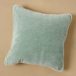 VND2729 Classic Concepts Inc Heirloom Velvet Pillow