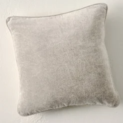 VND2729 Classic Concepts Inc Heirloom Velvet Pillow