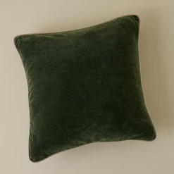 VND2729 Classic Concepts Inc Heirloom Velvet Pillow