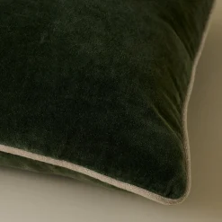 VND2729 Classic Concepts Inc Heirloom Velvet Pillow