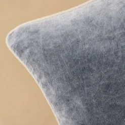 VND2729 Classic Concepts Inc Heirloom Velvet Pillow