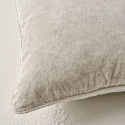 VND2729 Classic Concepts Inc Heirloom Velvet Pillow