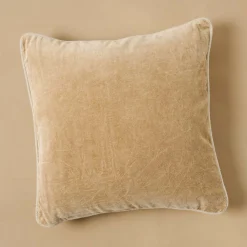 VND2729 Classic Concepts Inc Heirloom Velvet Pillow