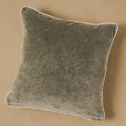 VND2729 Classic Concepts Inc Heirloom Velvet Pillow