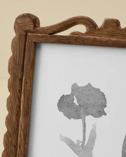 VND8122 R R INDUSTRIES Holloman Carved Wood Photo Frame