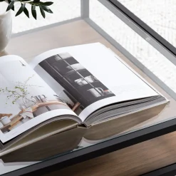 VND0066 HarperCollins Publishers, LLC Homebody: A Guide to Creating Spaces You Never Want to Leave