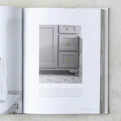 VND0066 HarperCollins Publishers, LLC Homebody: A Guide to Creating Spaces You Never Want to Leave