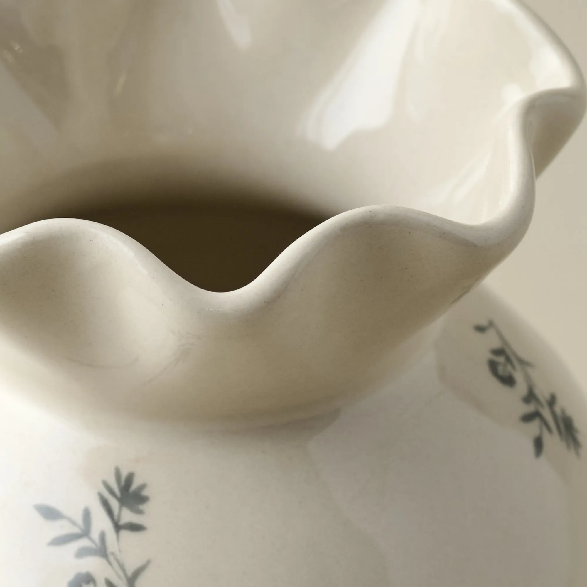 VND7817 FOXSTONE DEVELOPMENT CO.,LTD Jane Floral Vase
