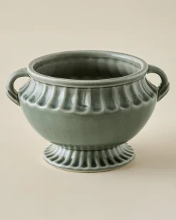 VND7817 FOXSTONE DEVELOPMENT CO.,LTD Jo's Vintage Inspired Pedestal Vase