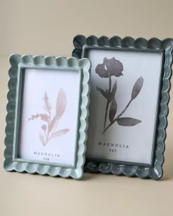VND0164 Creative Co-op Inc Kara Scalloped Photo Frame