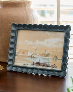 VND0164 Creative Co-op Inc Kara Scalloped Photo Frame