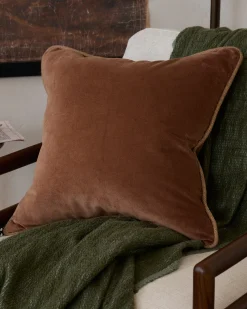 VND7018 Makerspalm, LLC Lexie Velvet Pillow