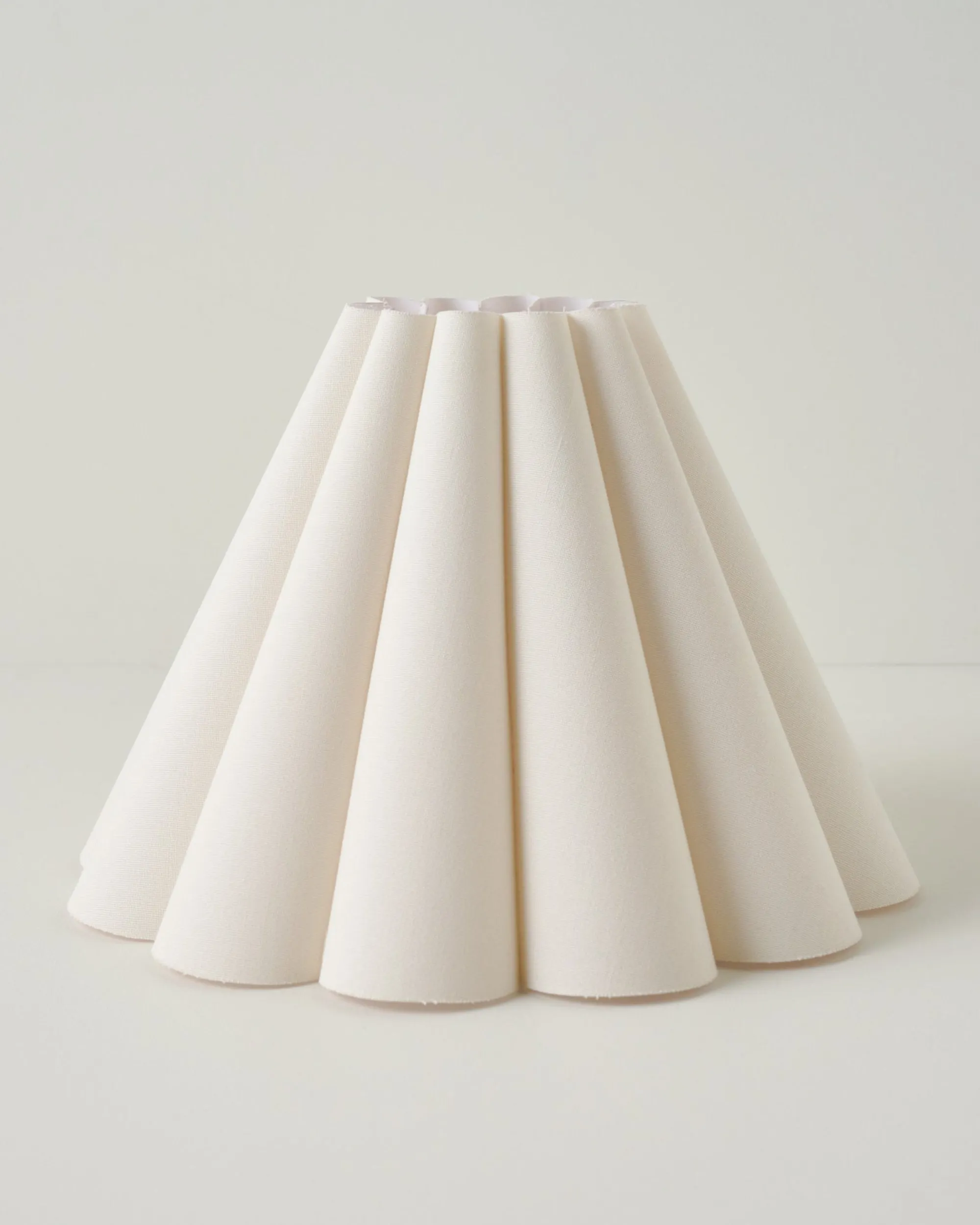 VND6475 StyleCraft Home Collection Linen Scallop Shade