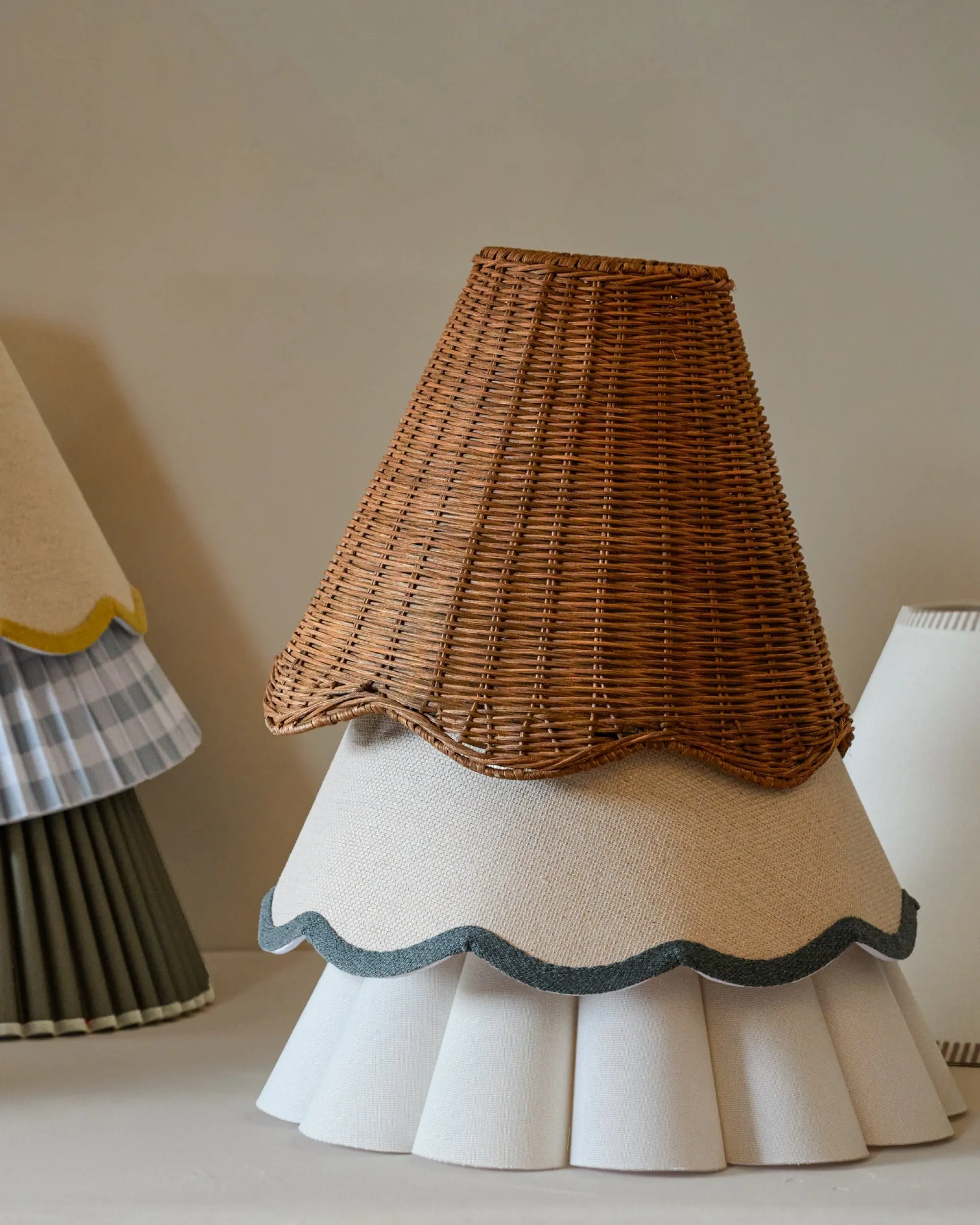 VND6475 StyleCraft Home Collection Linen Scallop Shade
