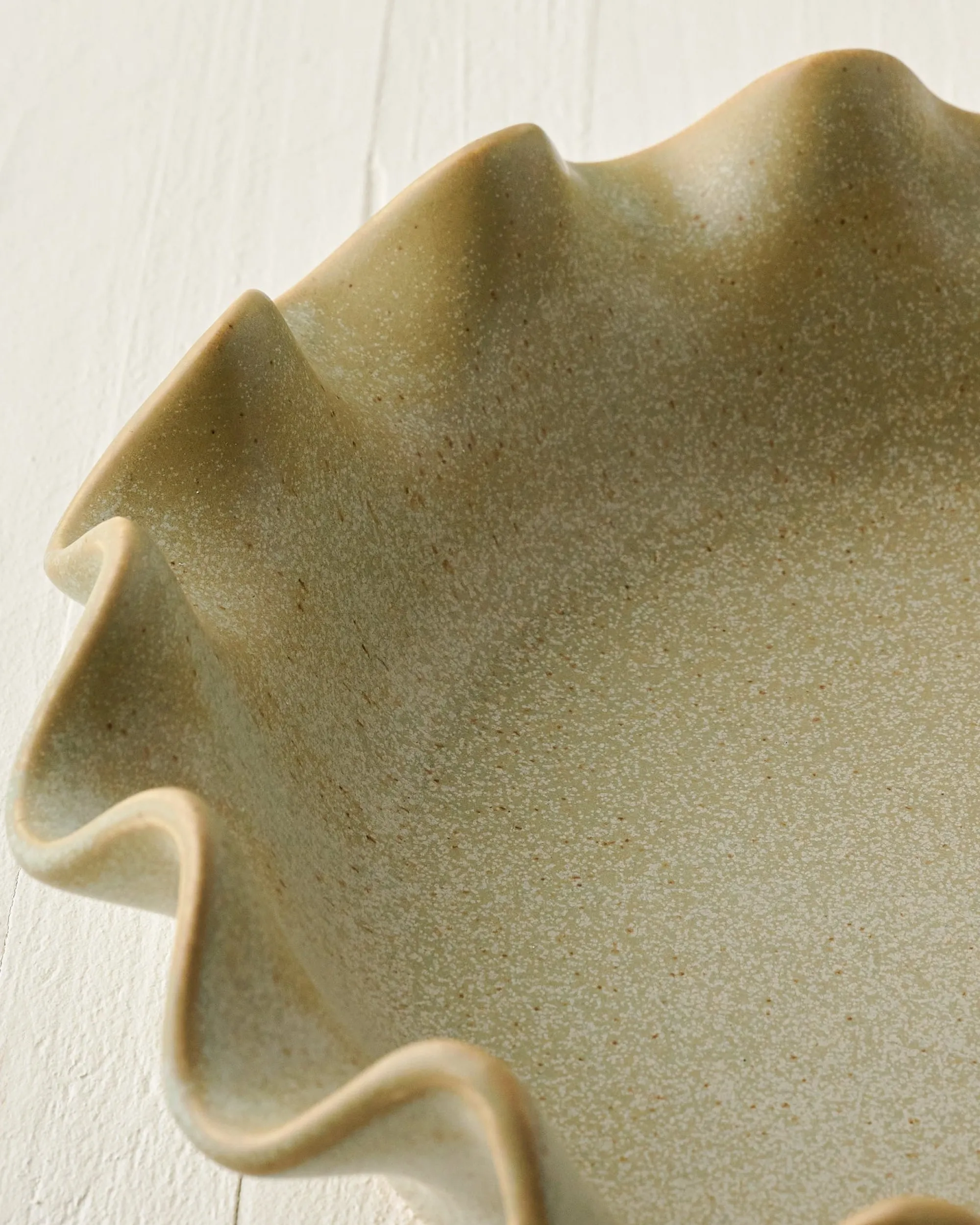VND7018 Makerspalm, LLC Loden Green Scalloped Pie Dish