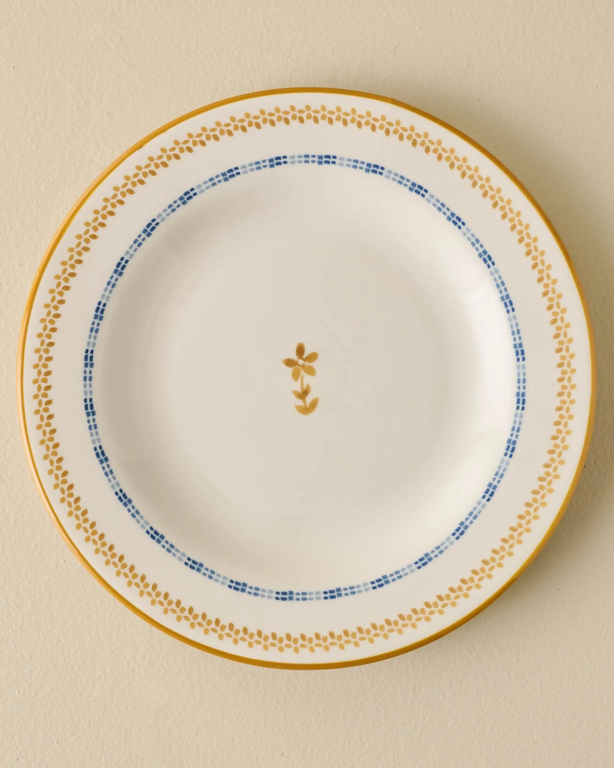 VND7817 FOXSTONE DEVELOPMENT CO.,LTD Luna Floral Salad Plate