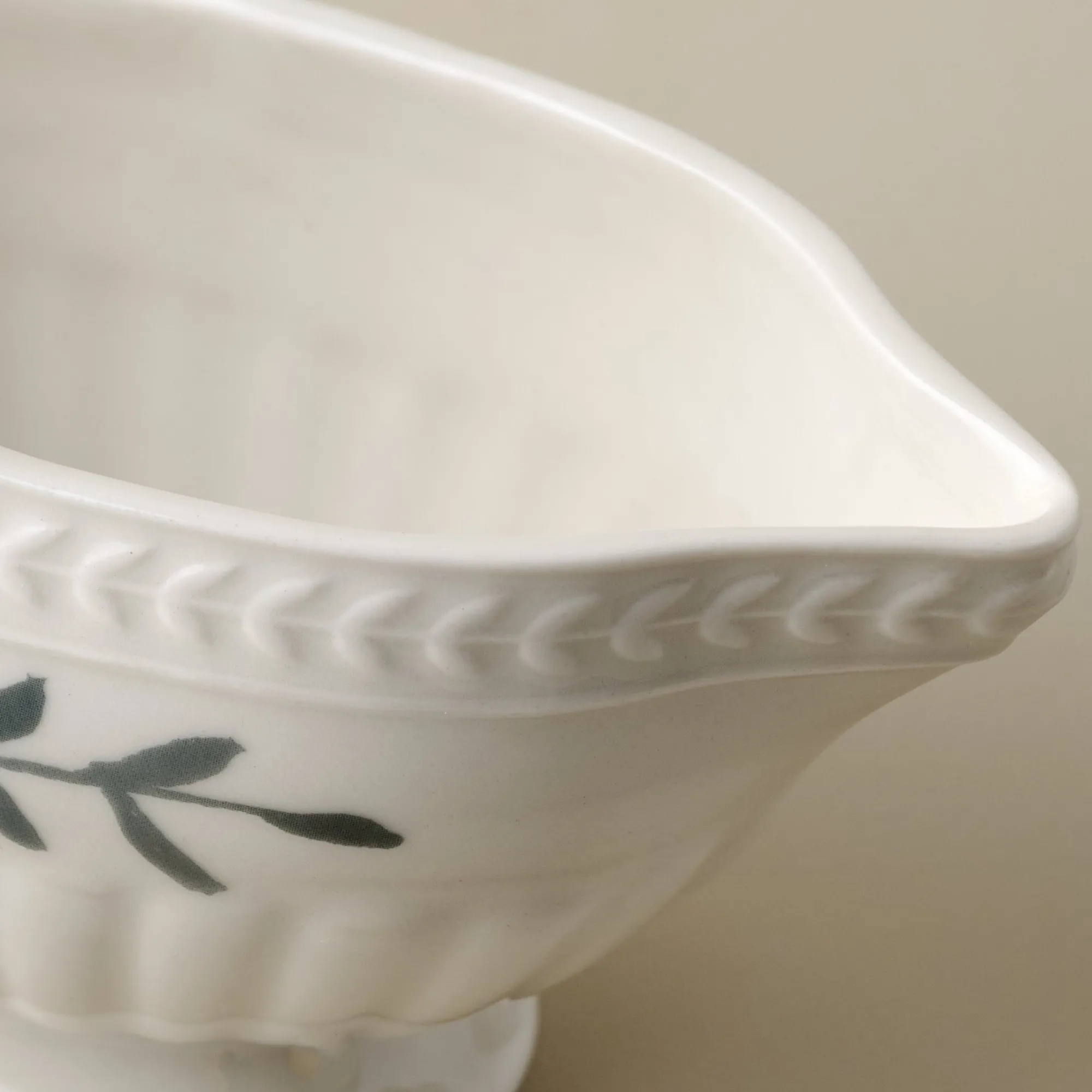 VND7817 FOXSTONE DEVELOPMENT CO.,LTD Luna Gravy Boat