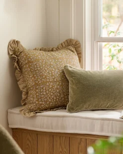 VND8009 Jaipur Arts Maggie Ruffle Edge Floral Block Print Pillow
