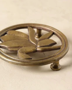 VND6628 Quality Products of India Magnolia Antique Brass Trivet