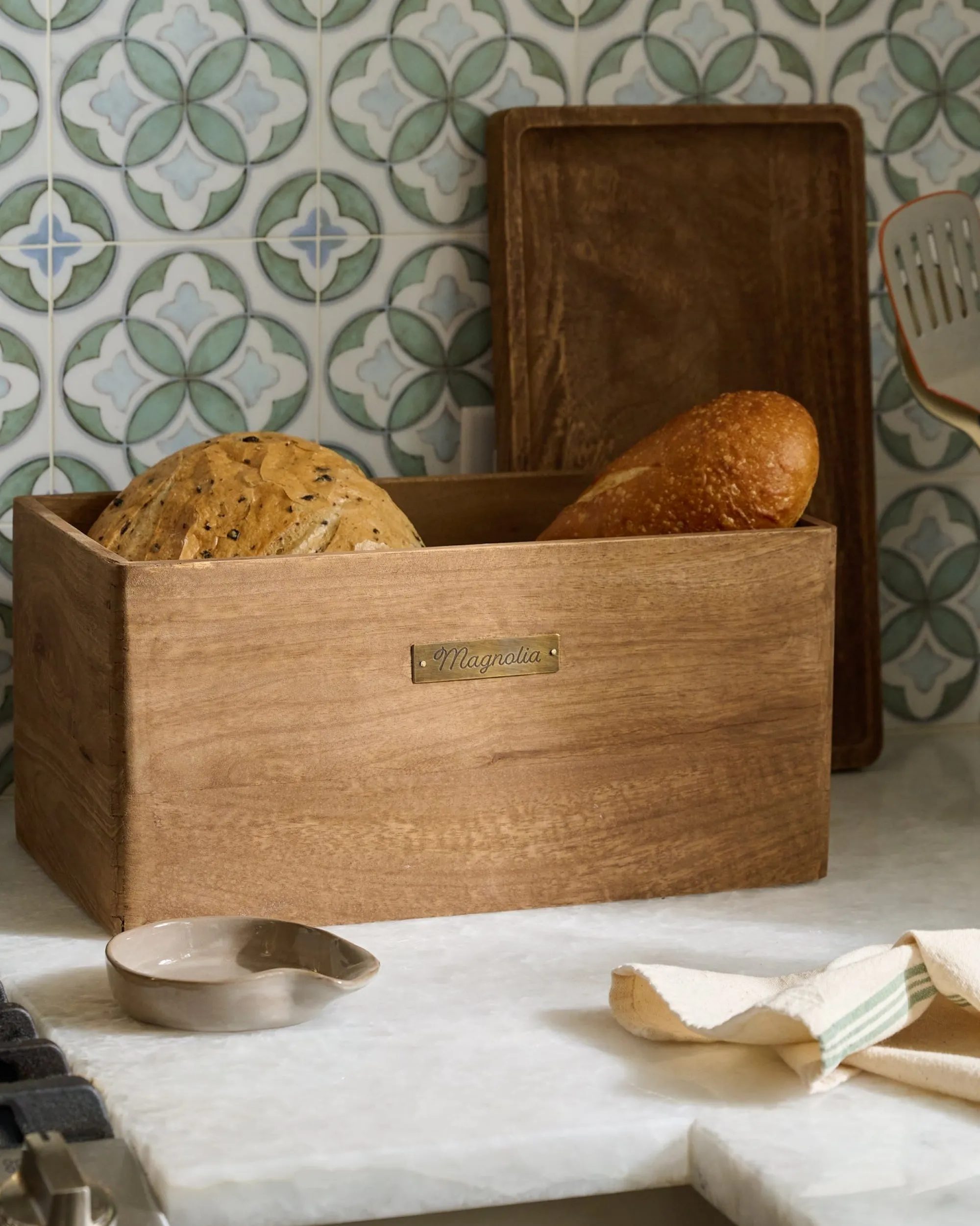VND6622 ARVIND EXPO-CRAFTS Magnolia Antiqued Wood Storage Box