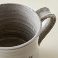 VND0162 Black Oak Art Magnolia Established Mug