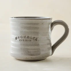 VND0162 Black Oak Art Magnolia Established Mug