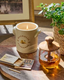 VND0040 Couture Brands LLC Magnolia Honeycomb Candle