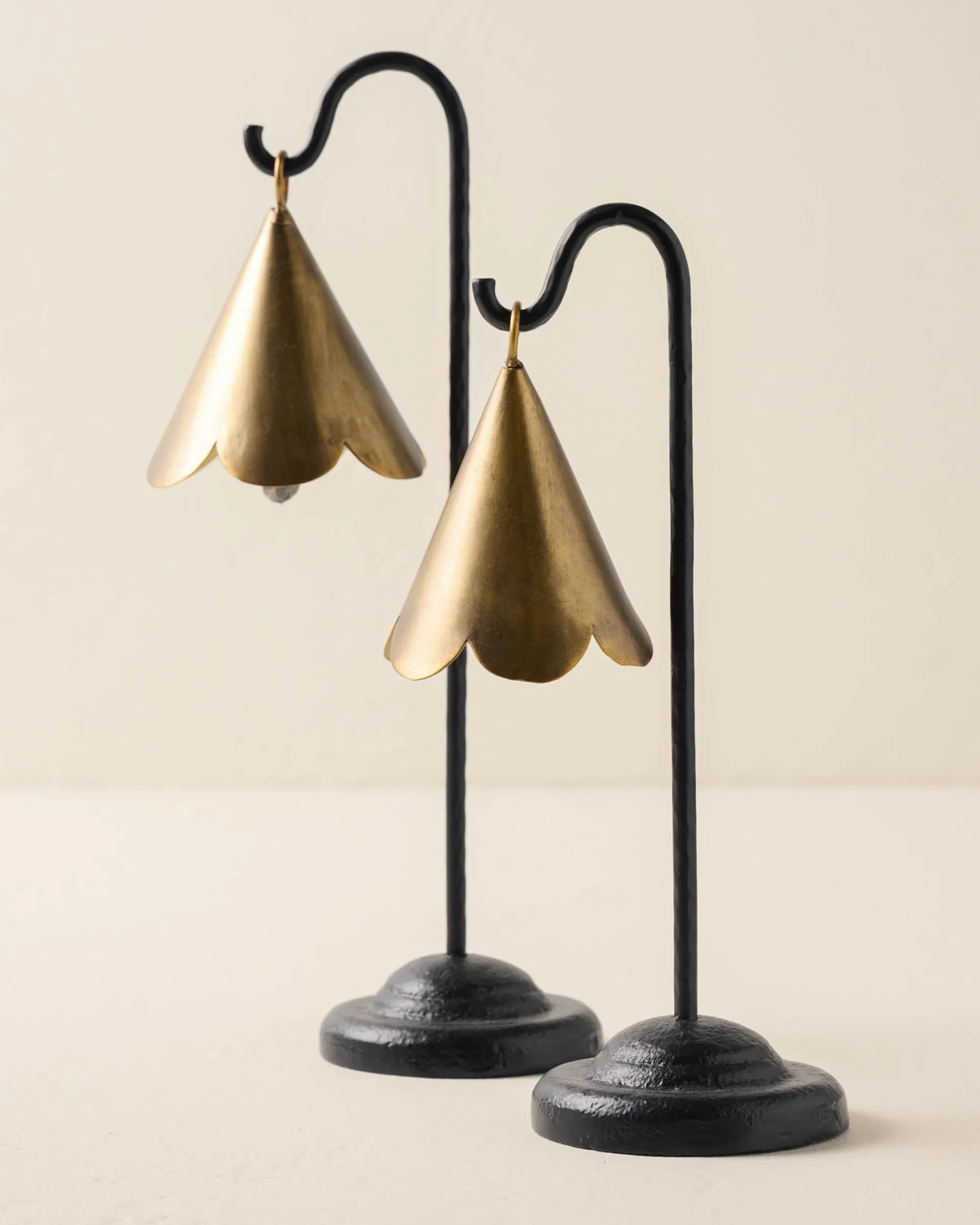 VND6624 GULATI EXPORTS Mariel Standing Scalloped Bell