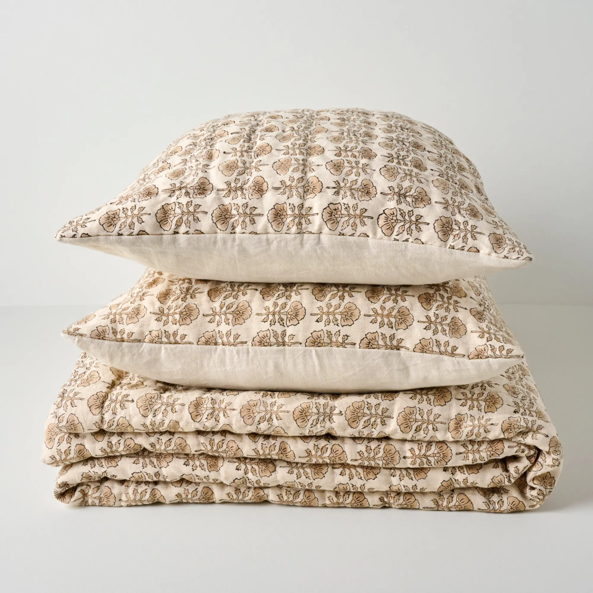 Magnolia Natural Flora Block Print Quilt + Sham Set (Queen)